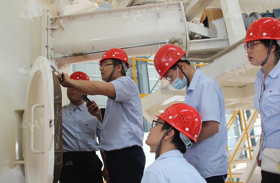 桂林鴻程老總?cè)輻潎偛糜H征‘客戶零距離 共創(chuàng)新未來’服務(wù)活動