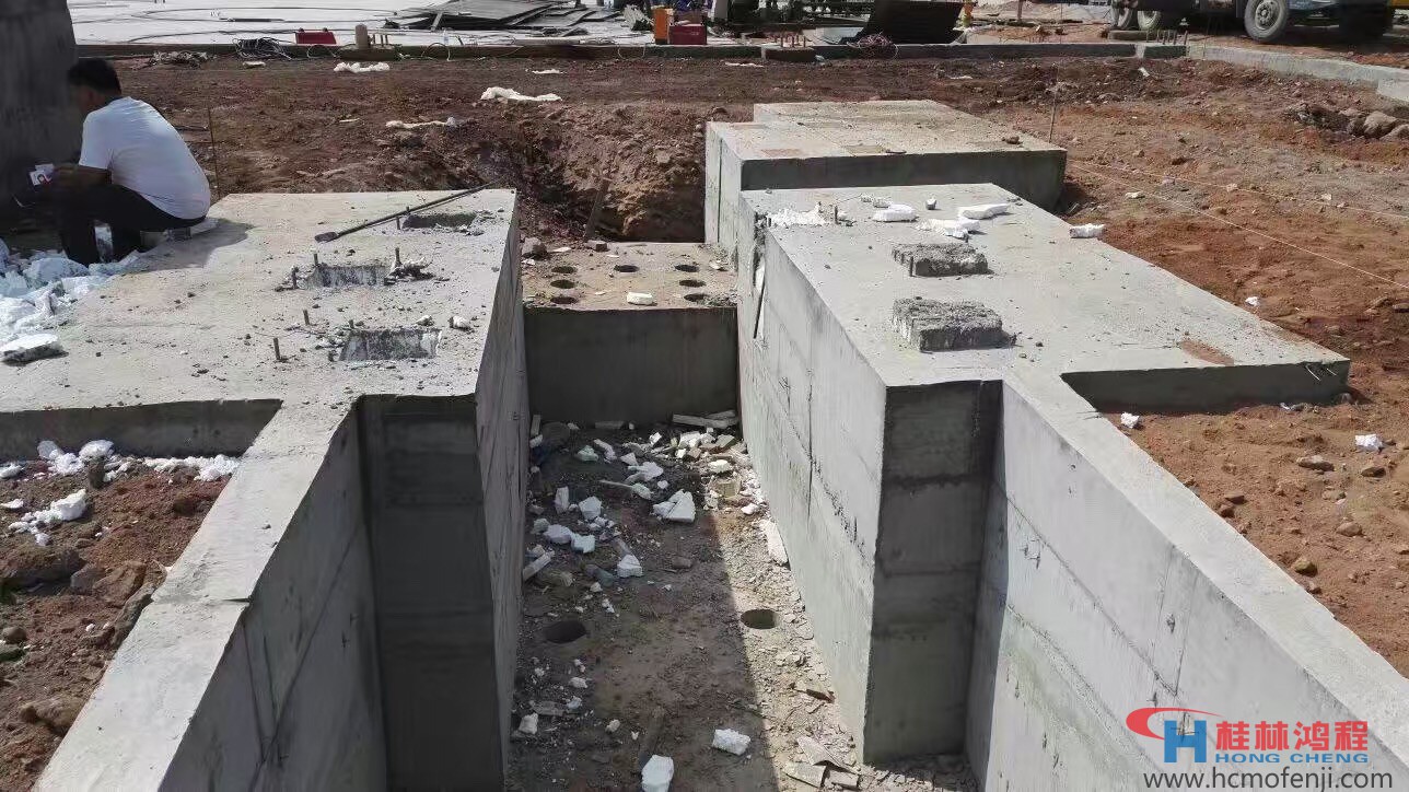 客戶現(xiàn)場磨粉機地基已經建好 客戶現(xiàn)場磨粉機地基已經建好