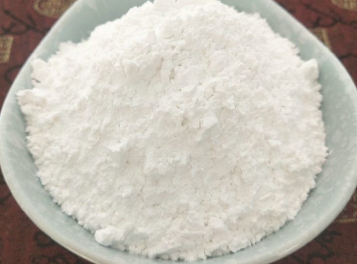 廢石膏板粉碎磨粉機生產(chǎn)的石膏粉 廢石膏板粉碎磨粉機生產(chǎn)的石膏粉