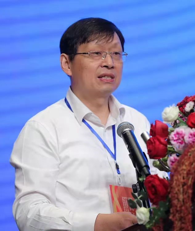 廣西大學校長助理、廣西碳酸鈣產(chǎn)業(yè)化工程院常務副院長、廣西碳酸鈣行業(yè)協(xié)會會長童張法圖片來源：廣西碳酸鈣產(chǎn)業(yè)化工程院