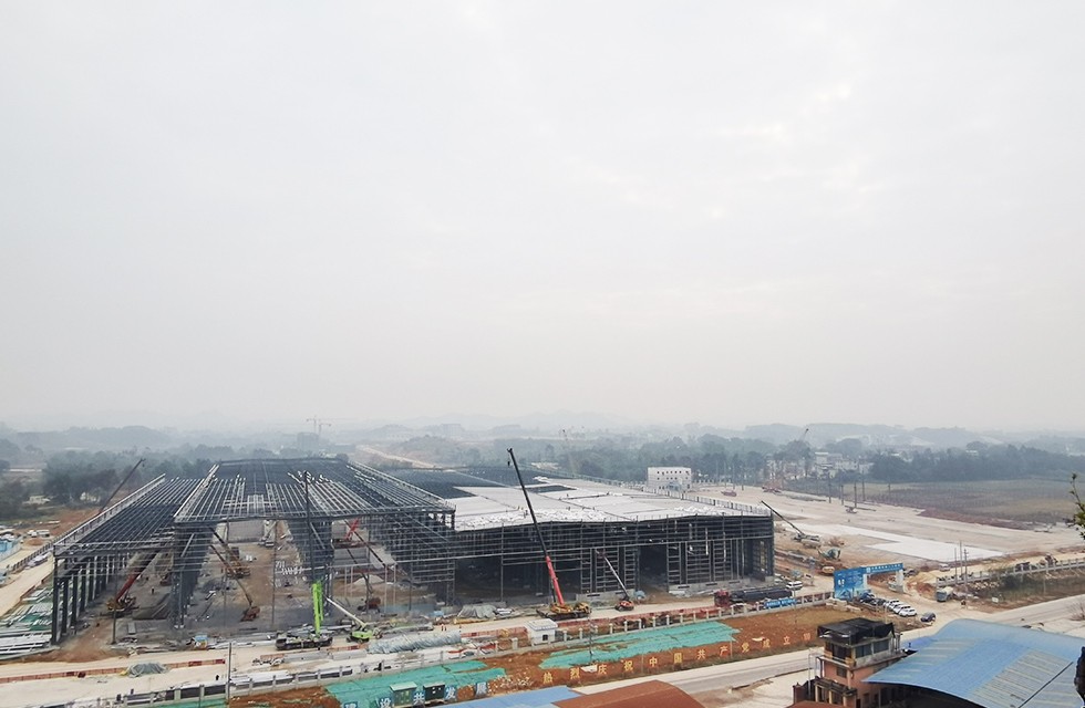 桂林鴻程礦山投資兩江寶山工程進度，2022年1月4日桂林鴻程礦山機械寶山工業園車間封頂大吉。